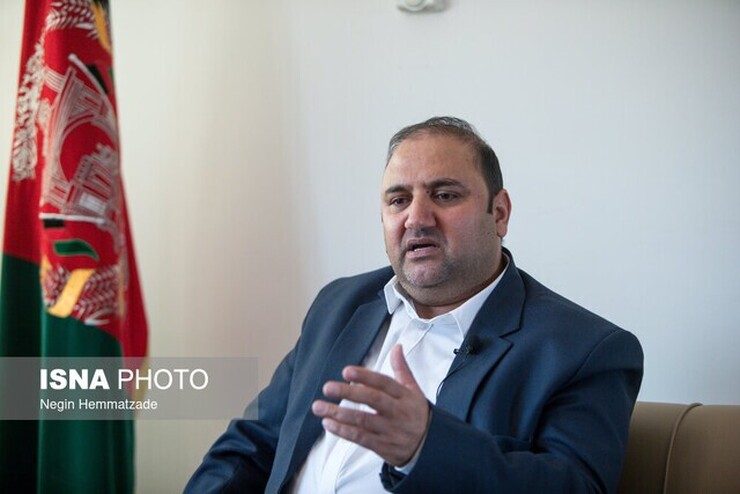 سرپرست سفارت افغانستان در تهران: مسئولان ایران با همه توان پای کار مهاجران هستند