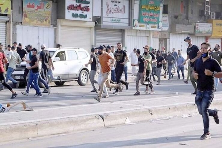 یورش طرفداران صدر به منطقه سبز بغداد| کارکنان سفارت آمریکا با بالگرد خارج شدند+ فیلم