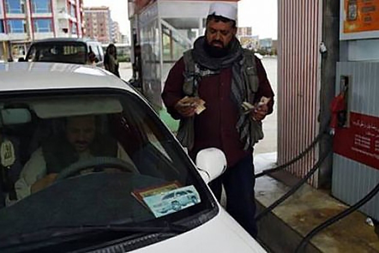 طالبان به دنبال خرید بنزین از روسیه