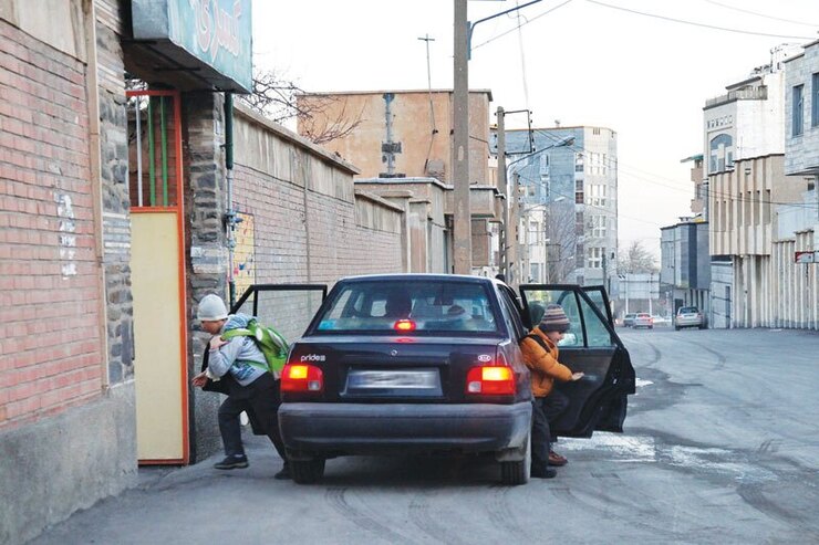 سازمان تاکسی‌رانی شهرداری مشهد از مجوز رایگان و  سهمیه بنزین سرویس مدرسه برای والدین خبر داد