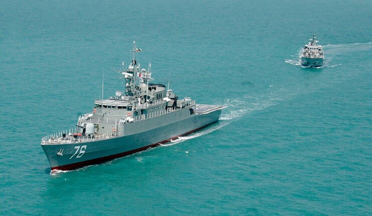 امیر ایرانی خبر داد:‌ حضور ۵ ناوگروه نیروی دریایی ارتش به‌صورت همزمان در دریا