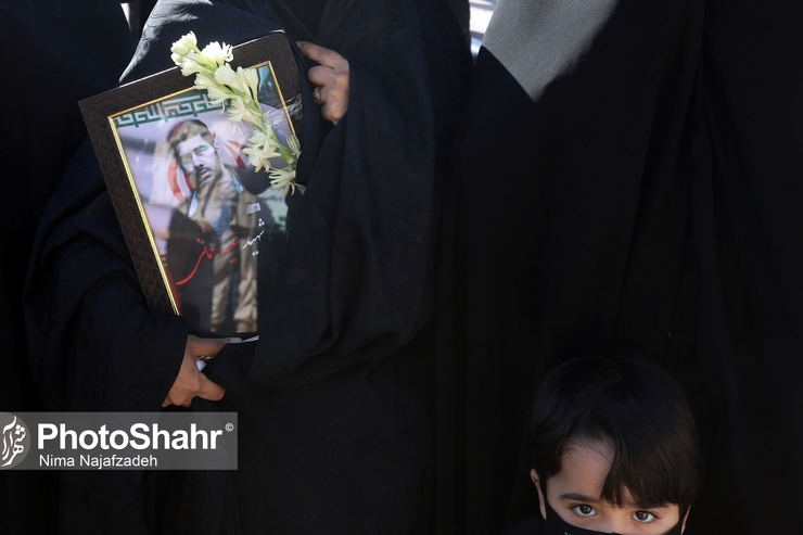 اکران قاب عکس شهدای فرماندهی انتظامی در مشهد