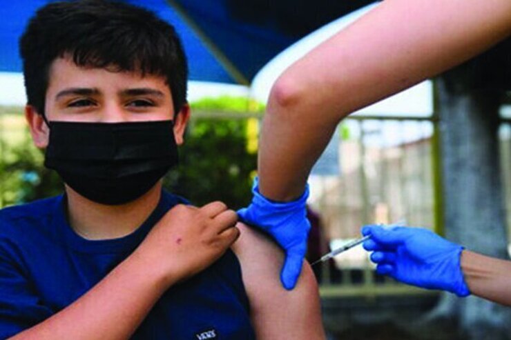 توصیه وزارت بهداشت به دانش آموزان: دو نوبت واکسن کرونا تزریق کنید