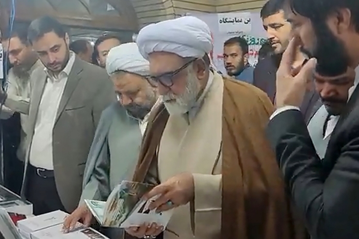 تولیت آستان قدس رضوی از نمایشگاه تخصصی کتب حوزوی بازدید کرد