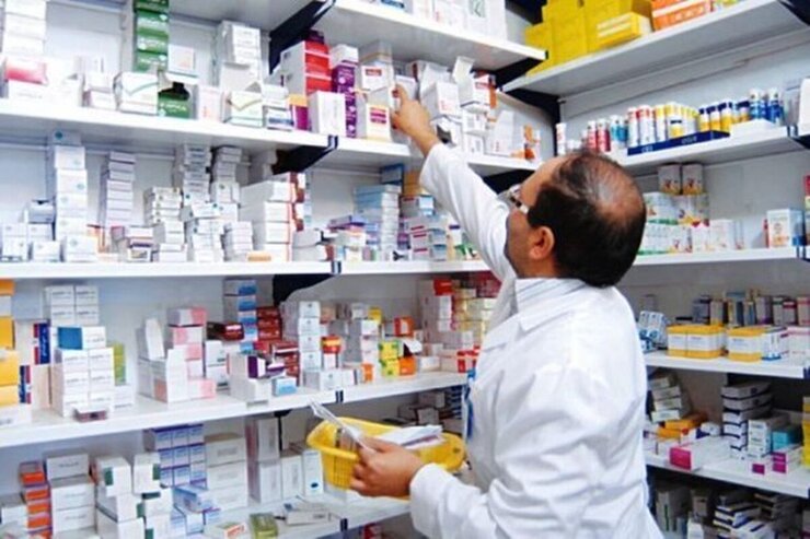واکنش وزیر بهداشت به کمبود آنتی بیوتیک و سرم در داروخانه‌ها