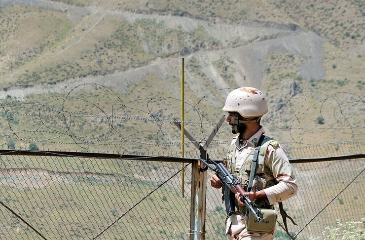 شهادت یک سرباز ارتش در درگیری با اشرار در مرز تایباد