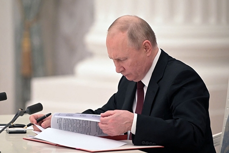 پوتین روز جمعه سند الحاق مناطقی از اوکراین به روسیه را امضا می‌کند
