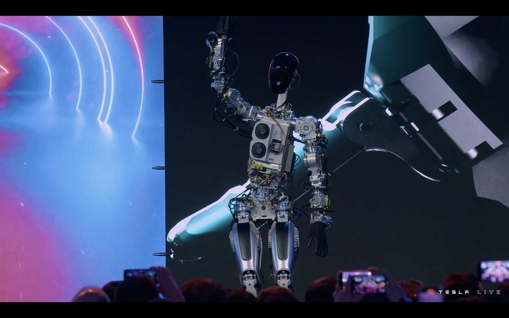 نمونه اولیه ربات انسان‌نمای شرکت ایلان ماسک رونمایی شد + ویدئو