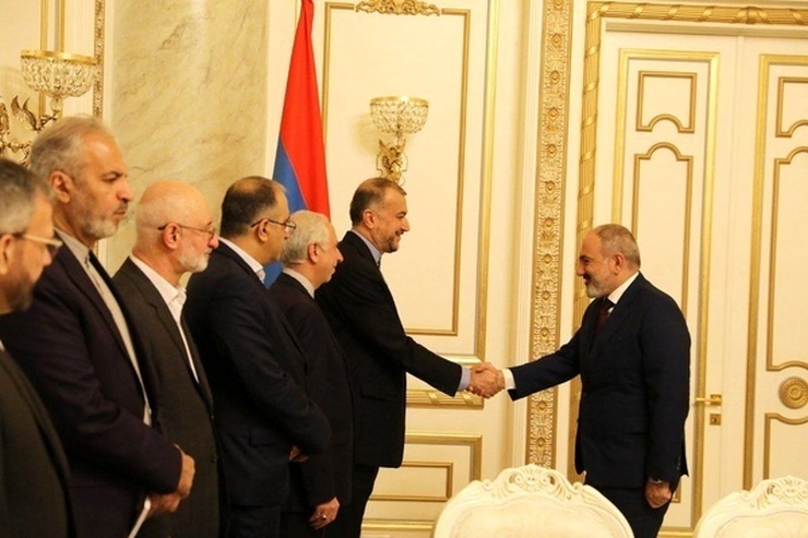 امیرعبداللهیان در دیدار با نخست وزیر جمهوری ارمنستان: با هرگونه تغییر در مرز‌های منطقه مخالفیم