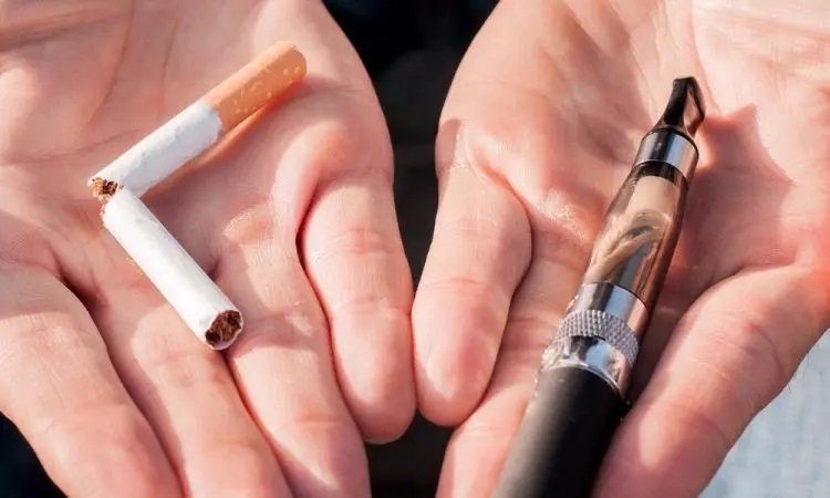 مضرات مصرف همزمان سیگارهای معمولی و الکترونیکی