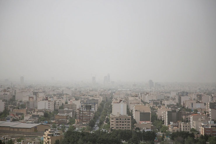 مشهدی‌ها از ابتدای امسال دو برابر بیشتر از  پارسال هوای ناسالم تنفس کرده اند