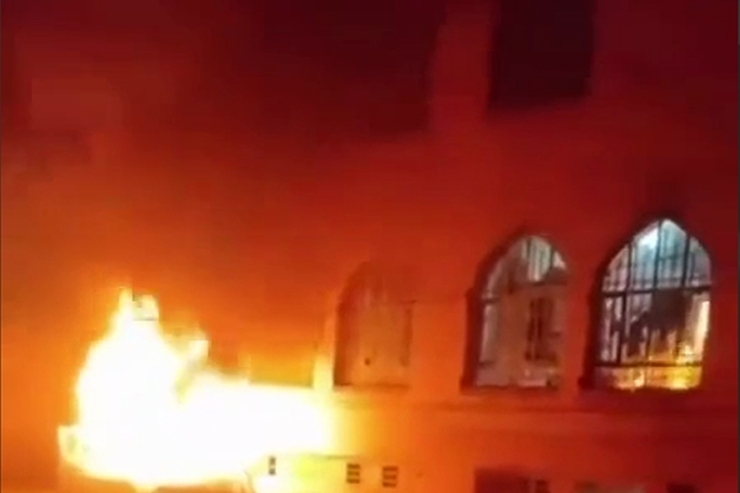 ویدئو | حوزه علمیه ایذه توسط اغتشاشگران به آتش کشیده شد