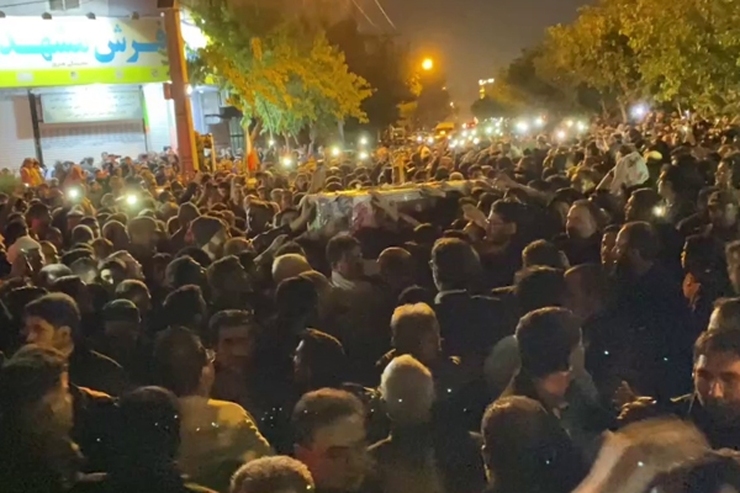 ویدئو | ورود پيكرهای دو شهید مدافع امنیت به محله شهید هنرور مشهد