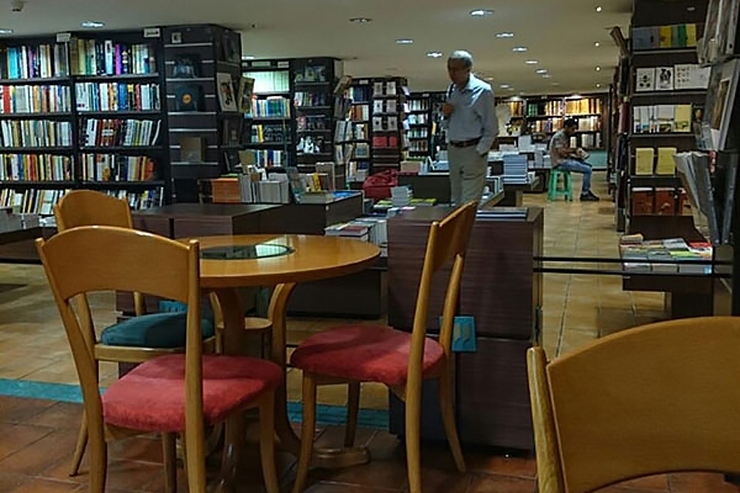 یک فنجان کتاب! | آدرس کافه‌ کتاب‌های شهر مشهد