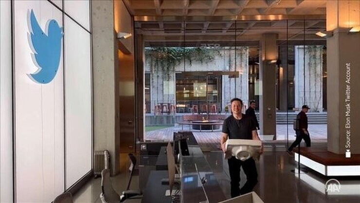 ایلان ماسک با یک کاسه توالت به دفتر مرکزی توئتیر رفت! + ویدئو