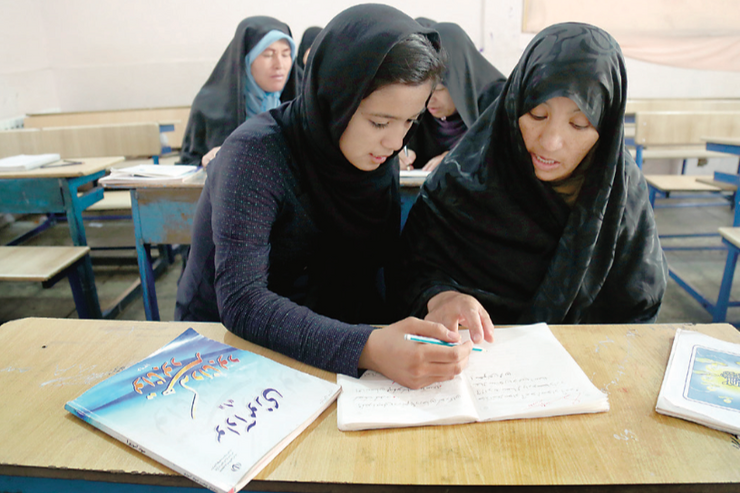 نهضت‌ سوادآموزی آماده آموزش به مهاجران افغانستانی
