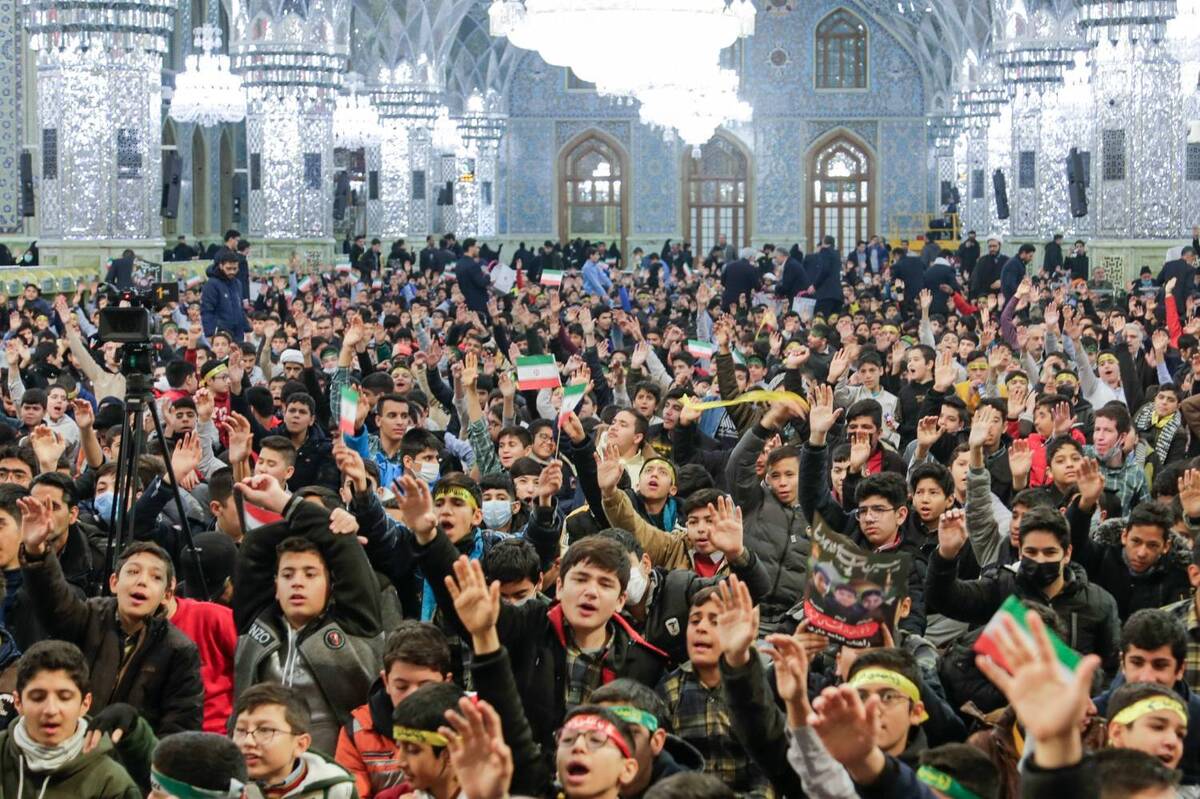 دانش‌آموزان مشهدی نایب‌الزیاره دانش‌آموزان شهید حادثه شاهچراغ شدند