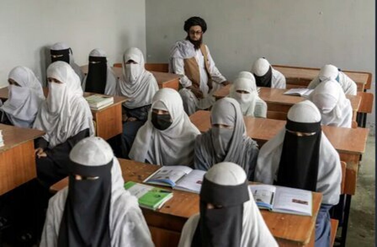 بازی طالبان با سرنوشت هزاران دختر افغانستانی دبیرستانی
