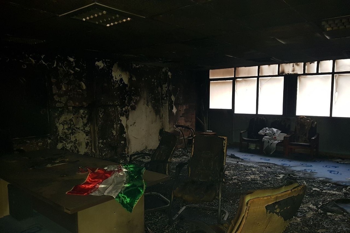 ویدئو| اولین تصاویر از آتش‌زدن دفتر بسیج دانشجویی دانشگاه شریف