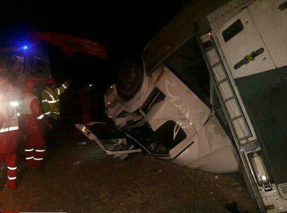 واژگونی اتوبوس درون شهری در اصفهان| راننده فوت کرد