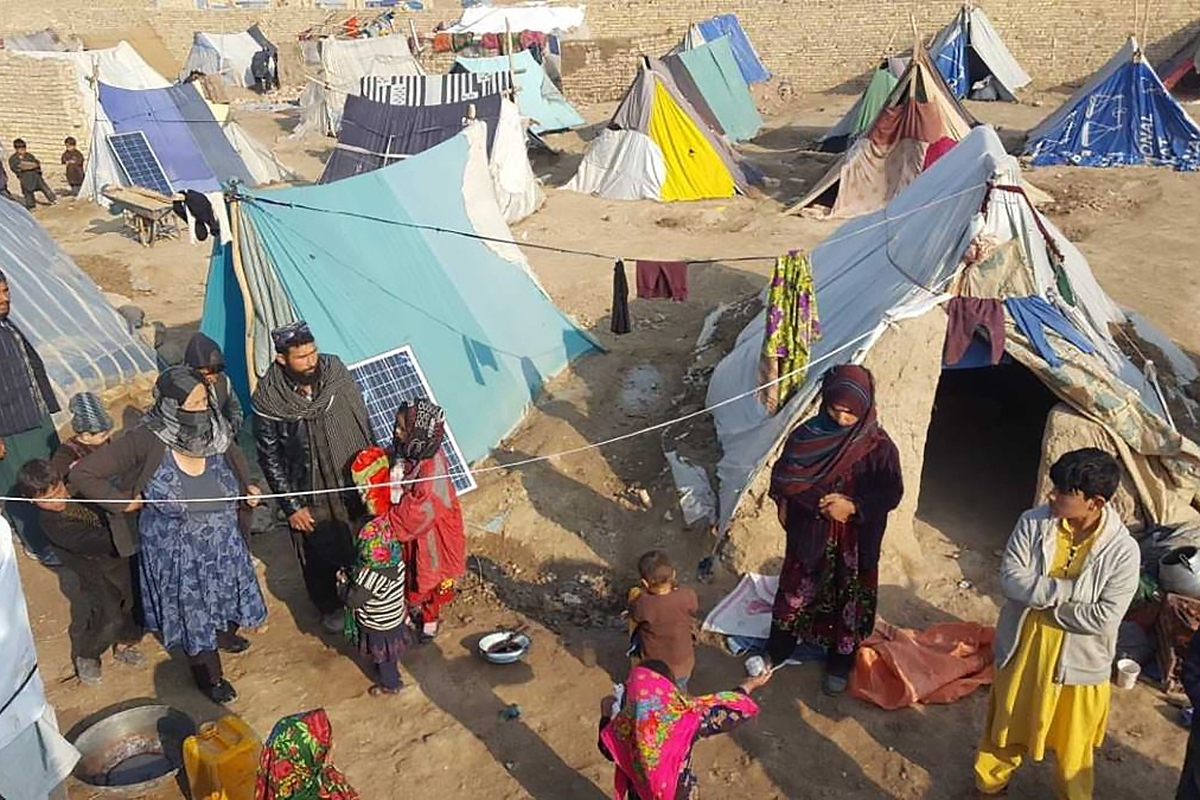 اخراج ۲۰ هزار آواره داخلی در بادغیس از کمپ مهاجرین توسط طالبان