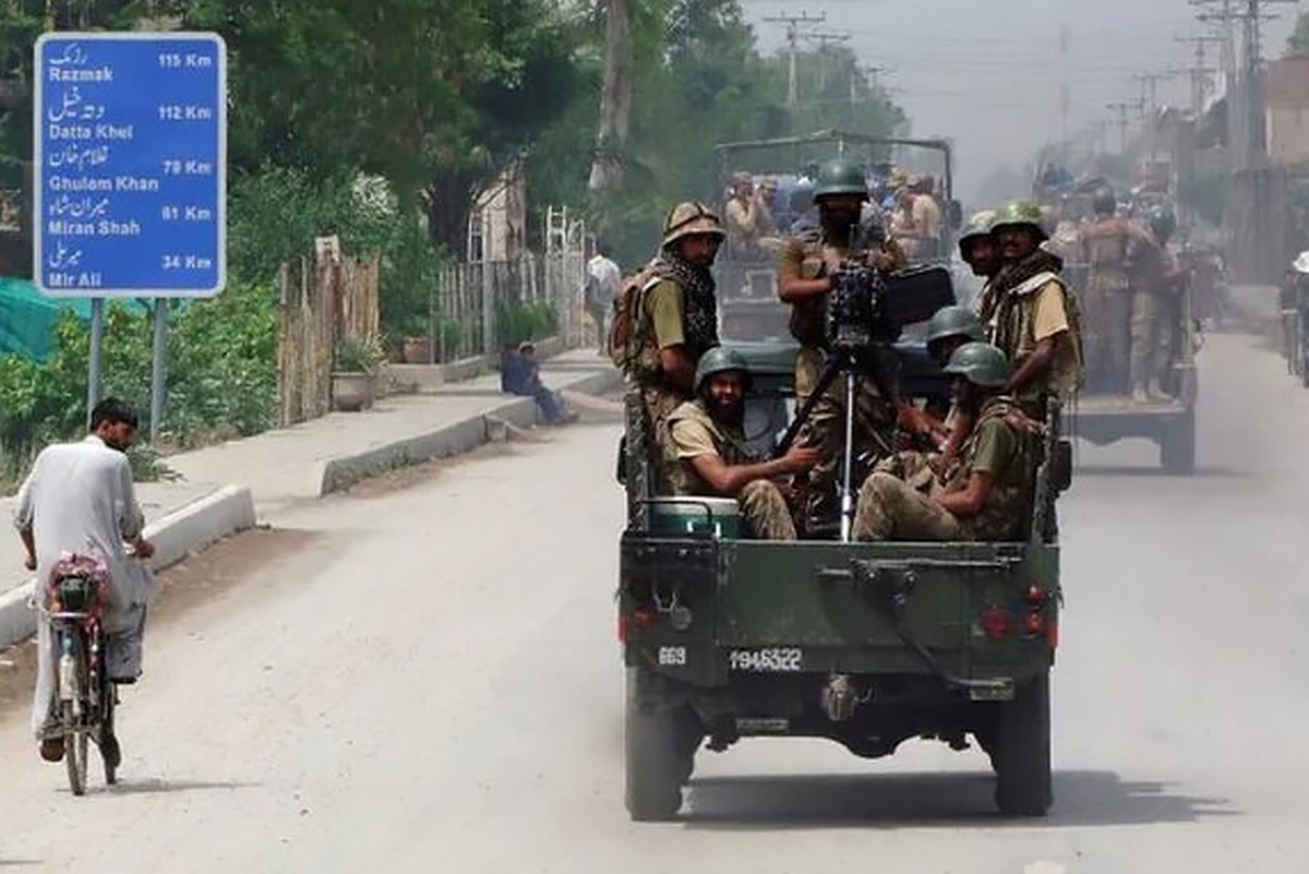 طالبان پاکستانی چند پلیس را در یک مرکز ضد تروریسم گروگان گرفتند