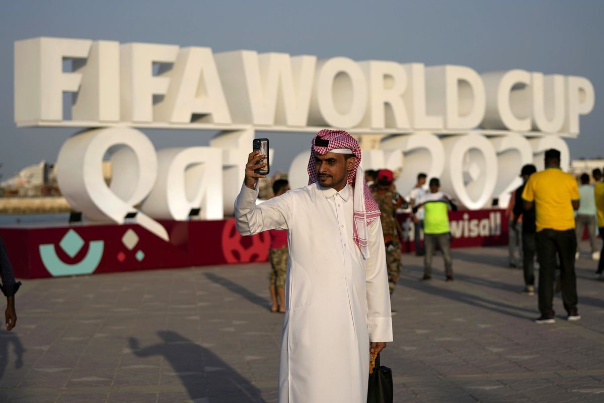 ویدئو| بیهوش شدن خبرنگار تلویزیون قطر هنگام تهیه گزارش زنده