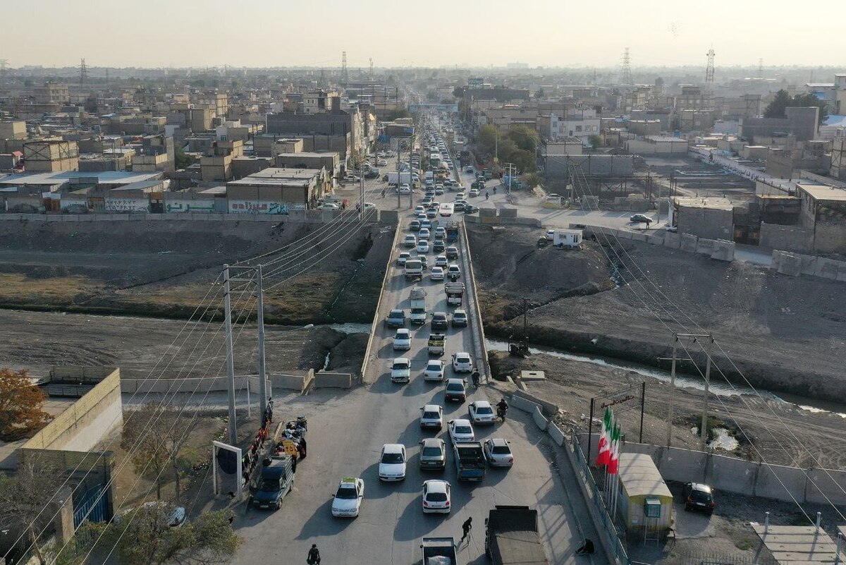 باز شدن گره ترافیکی پل دهرود باعث رضایت مردم می‌شود