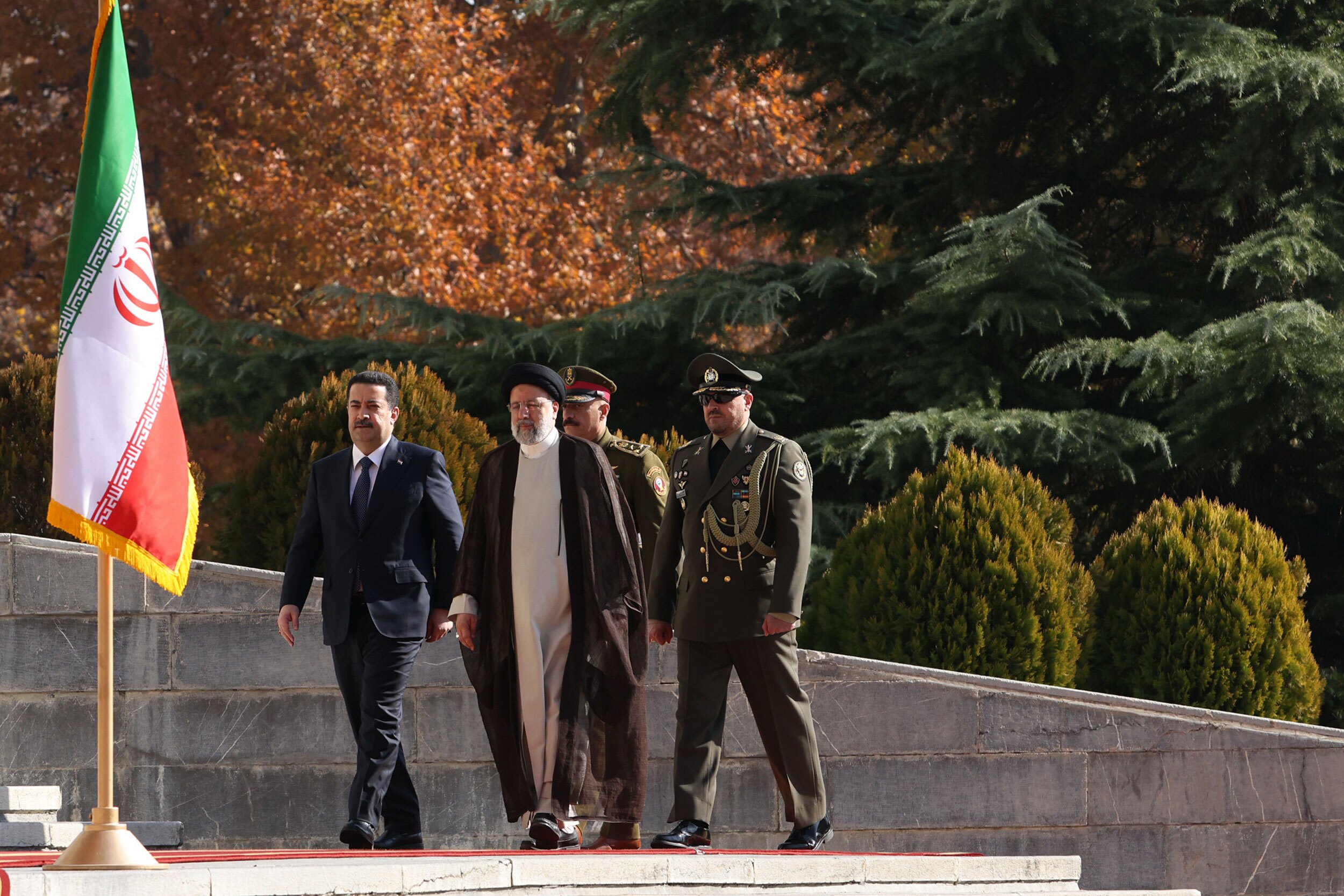 استقبال رسمی آیت‌الله رئیسی از نخست‌وزیر عراق+ فیلم و عکس