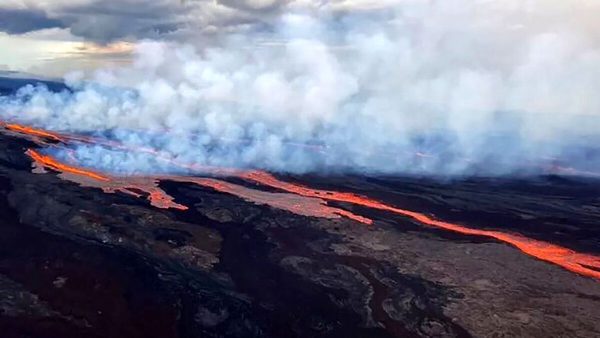 ویدئو| فوران آتشفشان خفته پس از ۳۸ سال آسمان را سرخ‌پوش کرد!