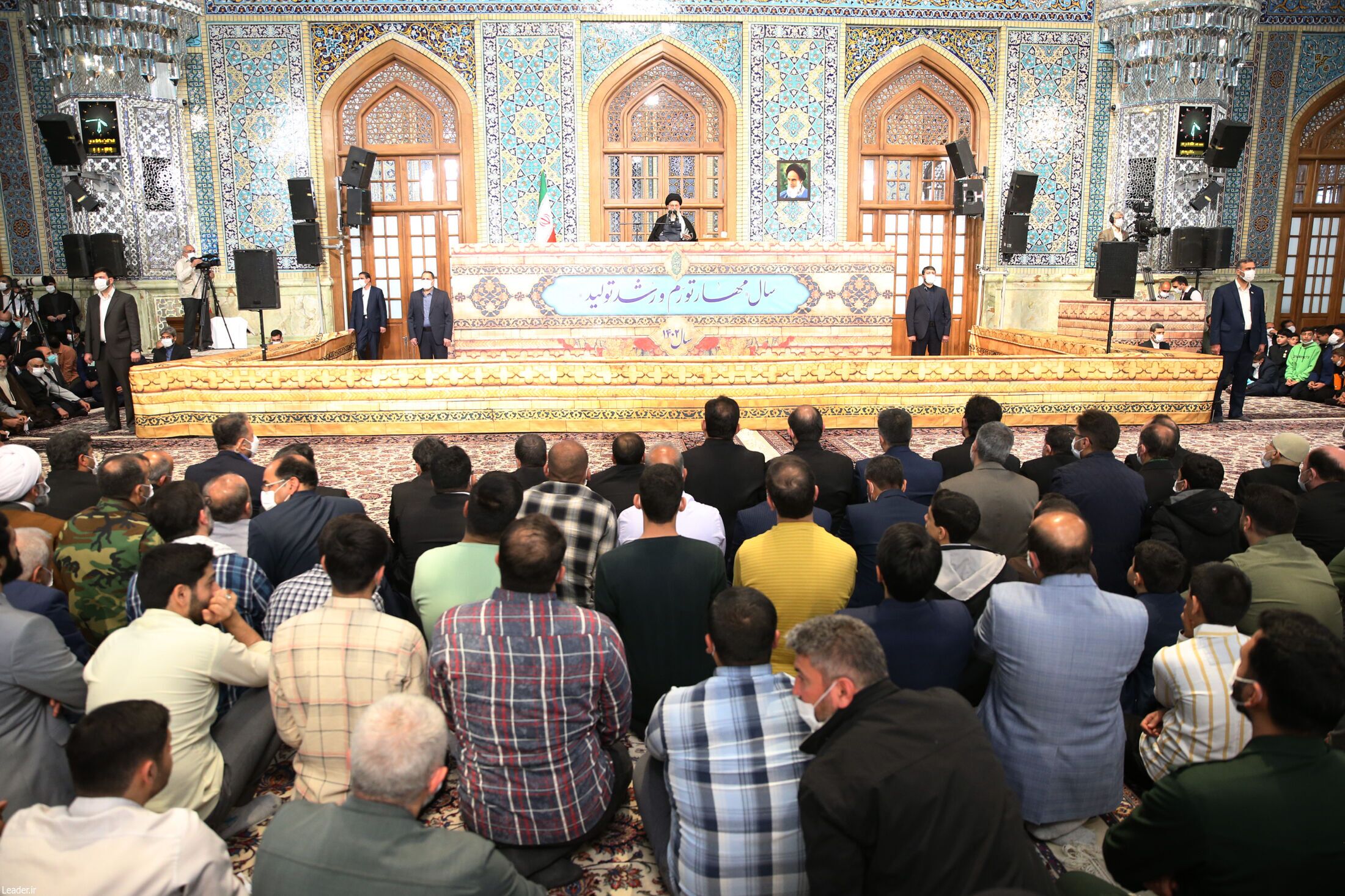 رهبر انقلاب در حرم رضوی: وابستگی به دلار یکی از مشکلات اقتصادی است| دشمنان با هویت جمهوری اسلامی مخالفند‌+ فیلم و عکس