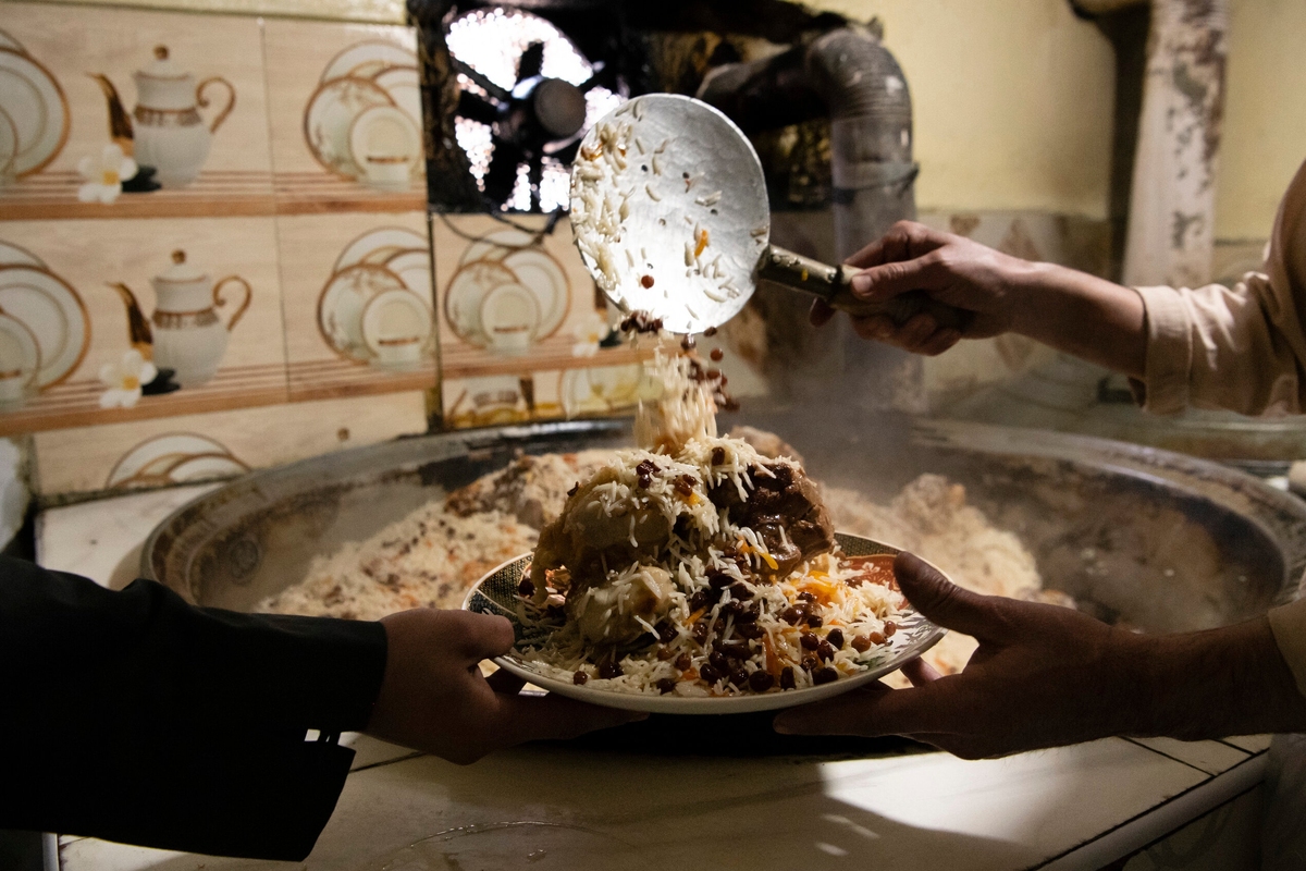 سرآشپز ارگ ریاست جمهوری افغانستان: طالبان فقط گوشت می‌خورند