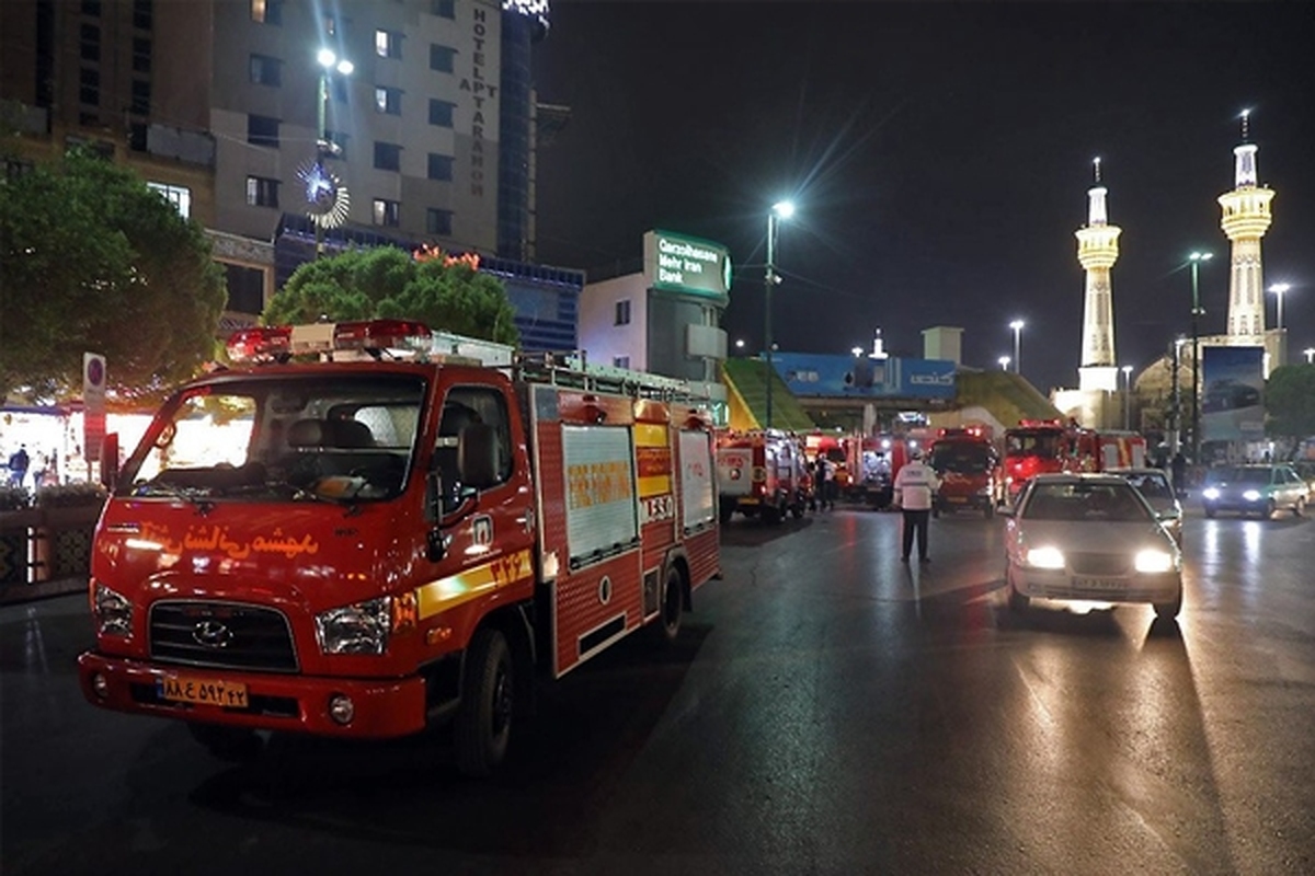آتش‌سوزی در یک هتل آپارتمان در میدان بیت المقدس مشهد + تصاویر