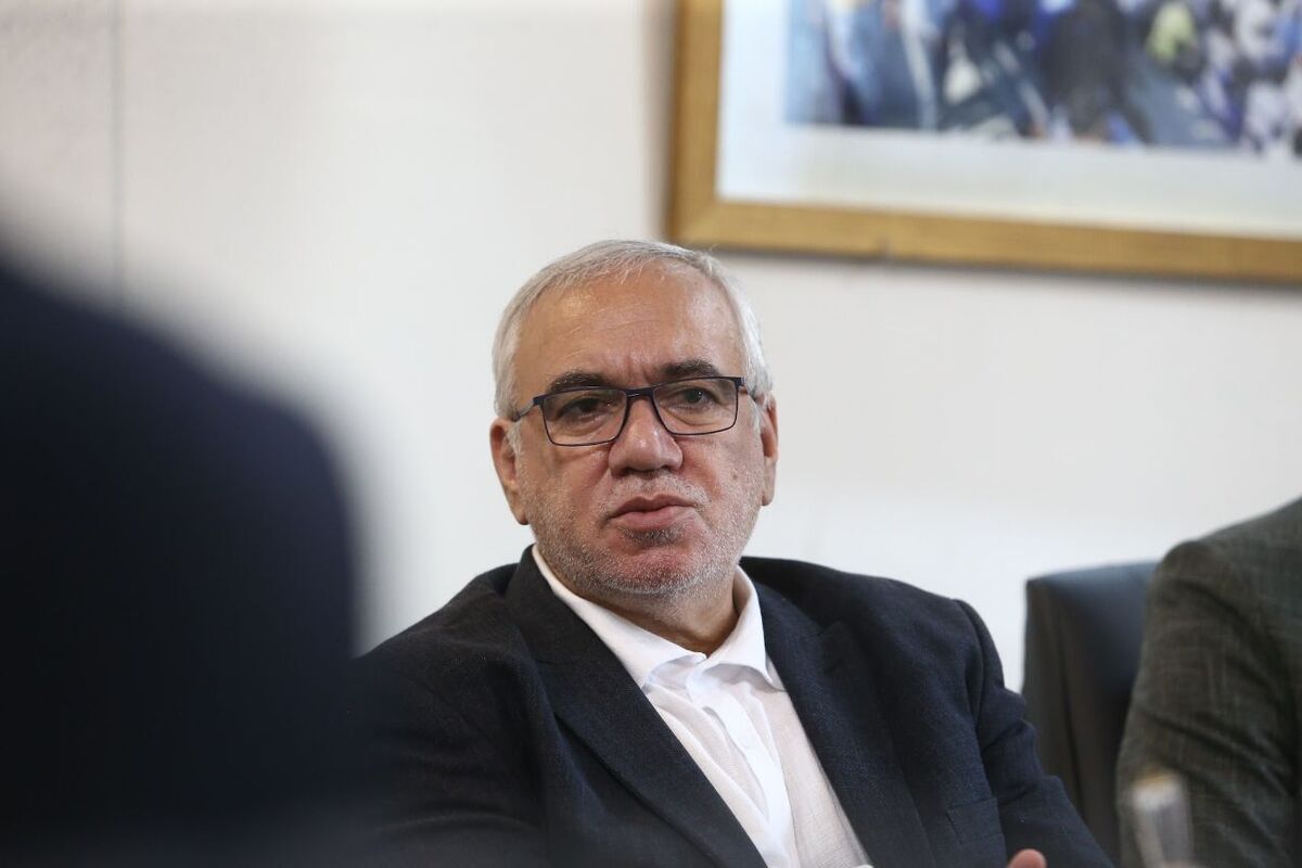 وزیر ورزش: فتح‌الله‌زاده تا پایان فصل مدیرعامل استقلال باقی خواهد ماند‌+ فیلم