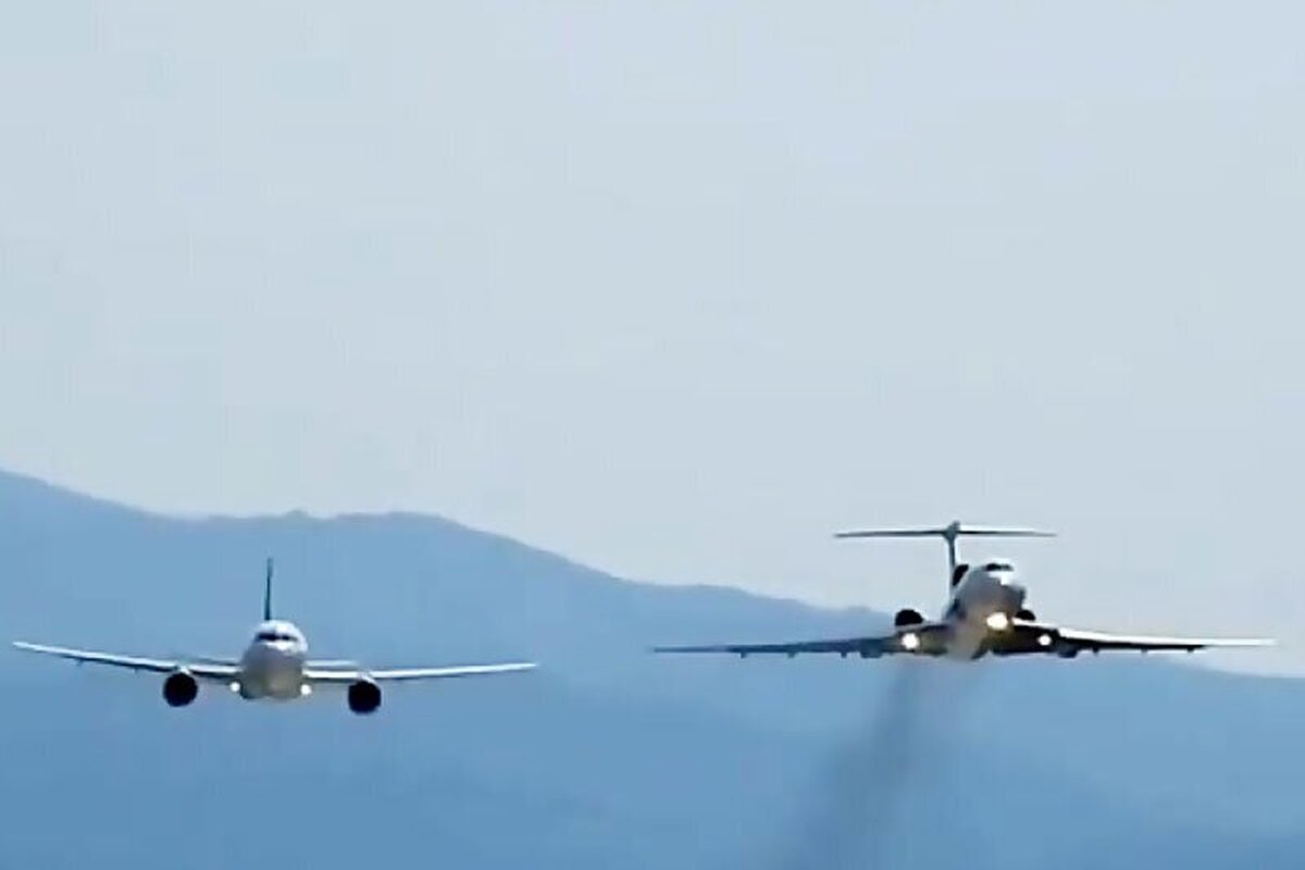 مانور زیبای دو هواپیمای توپولوف ۱۵۴ و ایرباس A319