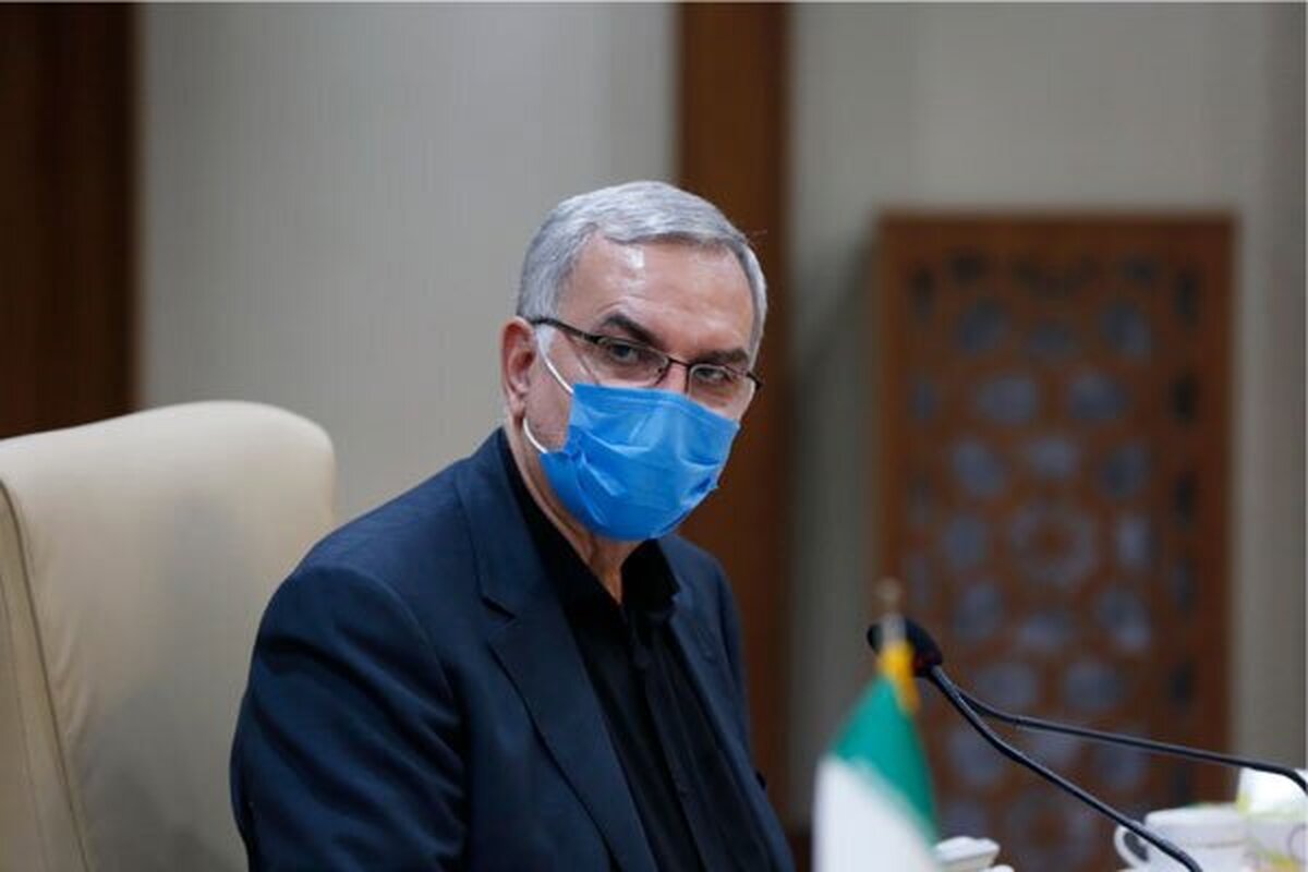 وزیر بهداشت در مشهد: صدور مجوز تولید دارو و تجهیزات پزشکی به دانشگاه‌ها تفویض شد
