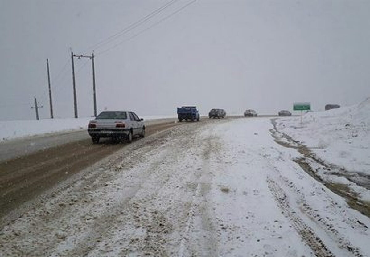 برف و باران در جاده‌های خراسان رضوی شدت گرفت (۲ فروردین ۱۴۰۲)