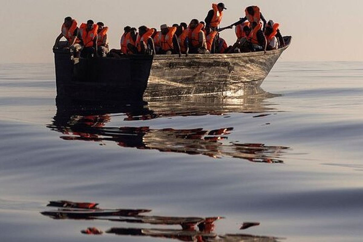 عملیات گارد ساحلی ایتالیا برای نجات ۱۲۰۰ مهاجر