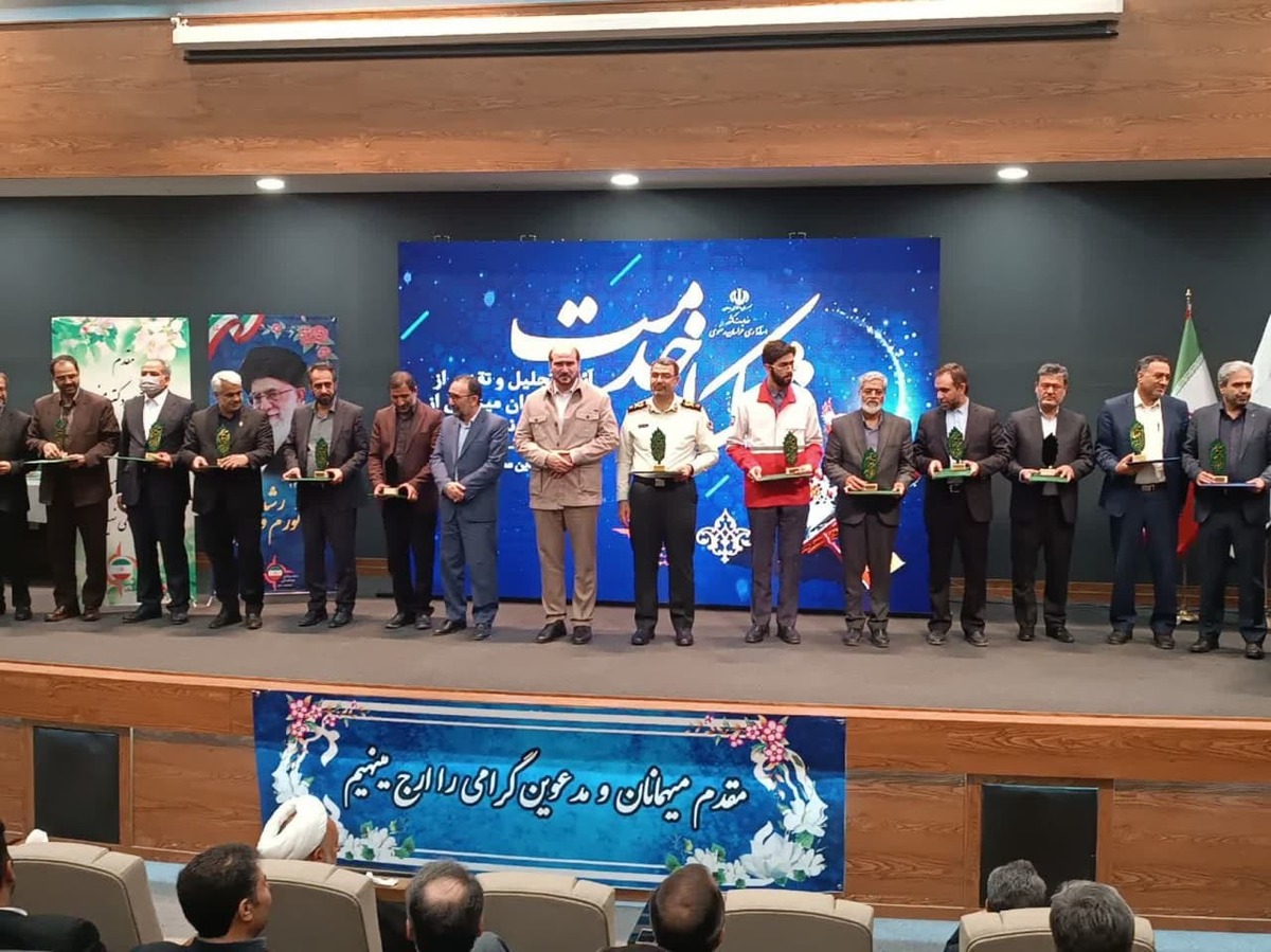 همایش «شکرانه خدمت» با محوریت تجلیل از عوامل قرارگاه خدمات سفر شهر مشهد برگزار شد
