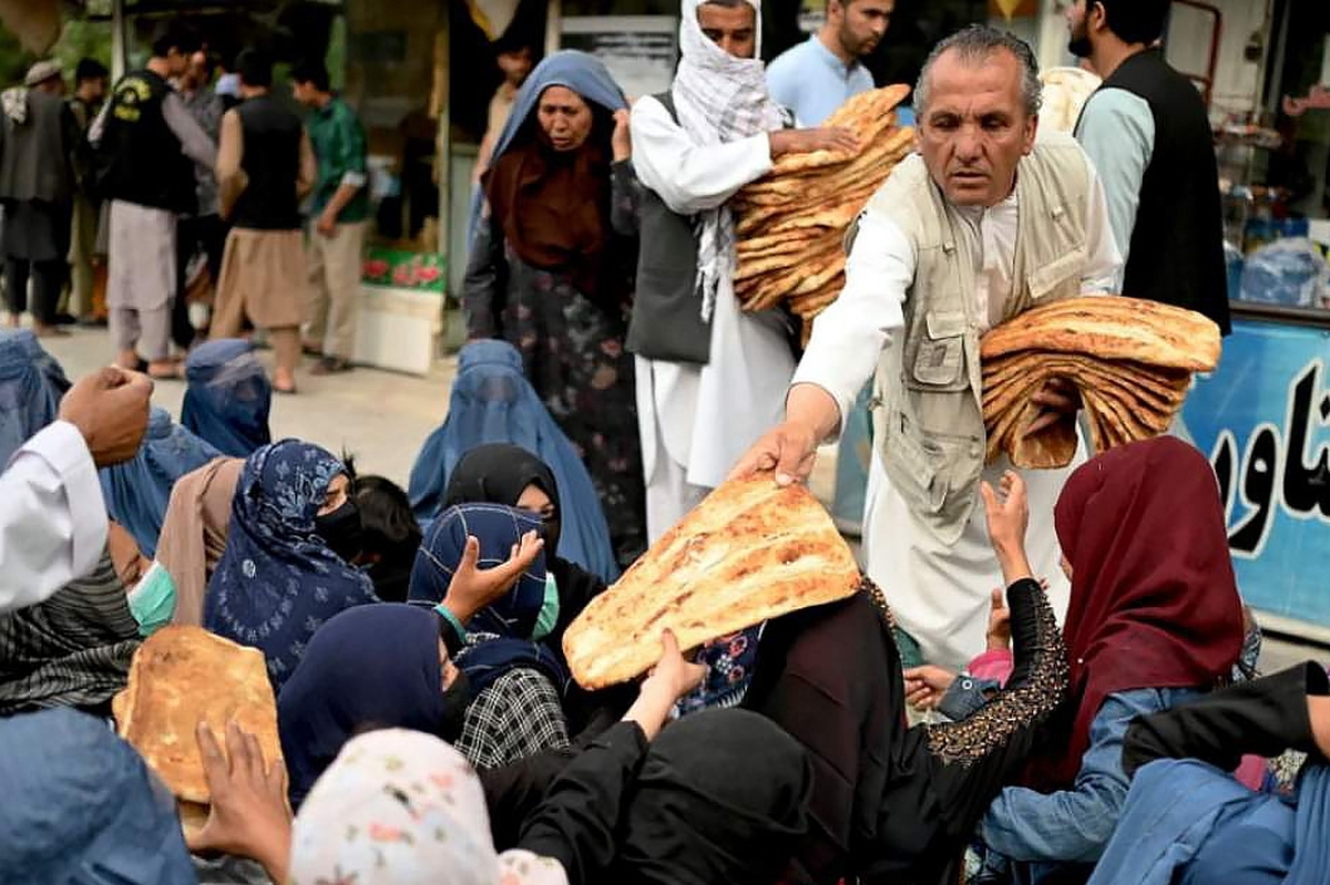 محدودیت طالبان علیه کار زنان، افغانستان را با خطر قحطی مواجه خواهد کرد