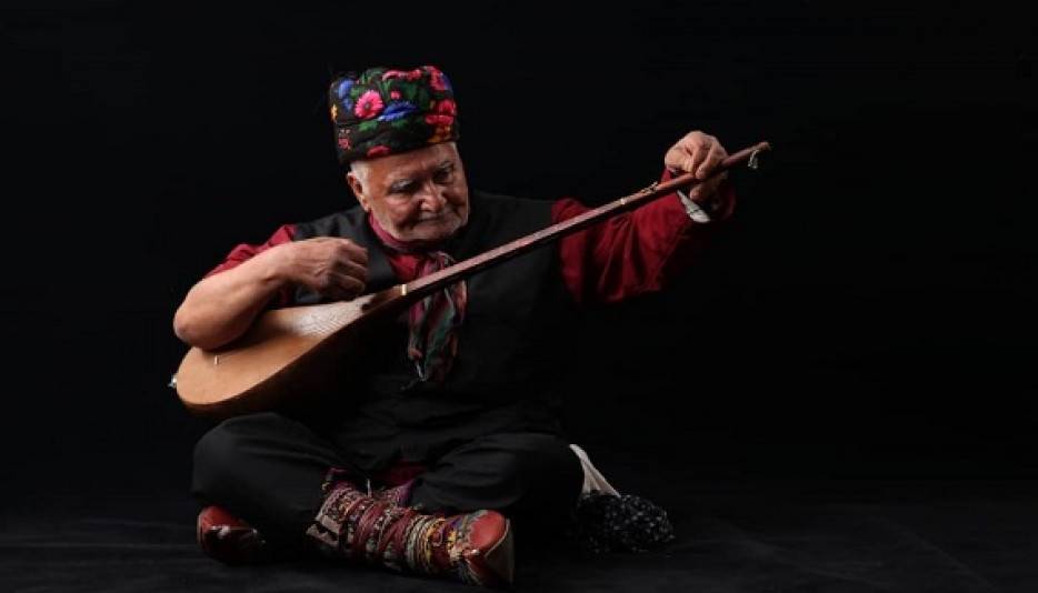 ویدئو | بی احترامی عجیب «مهران رجبی» به استاد سهراب بخشی، اسطوره موسیقی مقامی خراسان