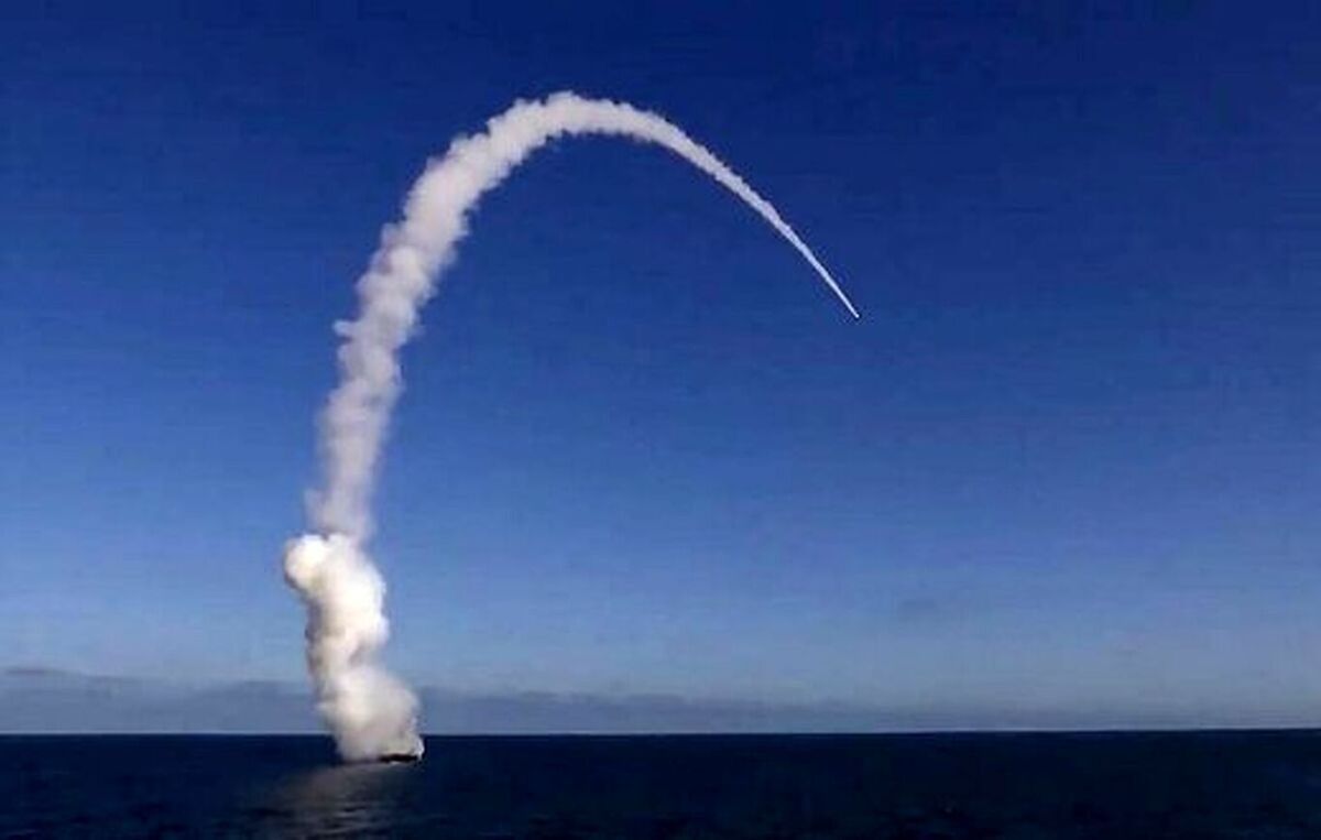 ویدئو| برخورد صاعقه به موشک روسی