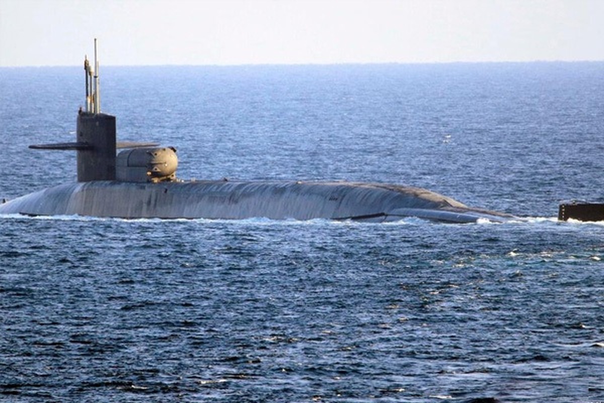 تصاویری از شناسایی و رهگیری زیردریایی آمریکا در تنگه هرمز + فیلم