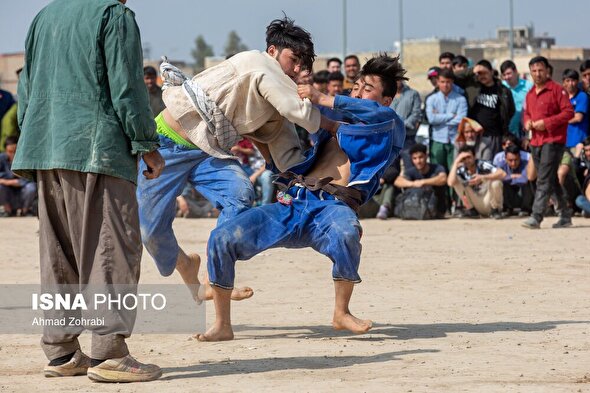 مسابقات کشتی سنتی افغانستانی‌ها به مناسبت نوروز در قم
