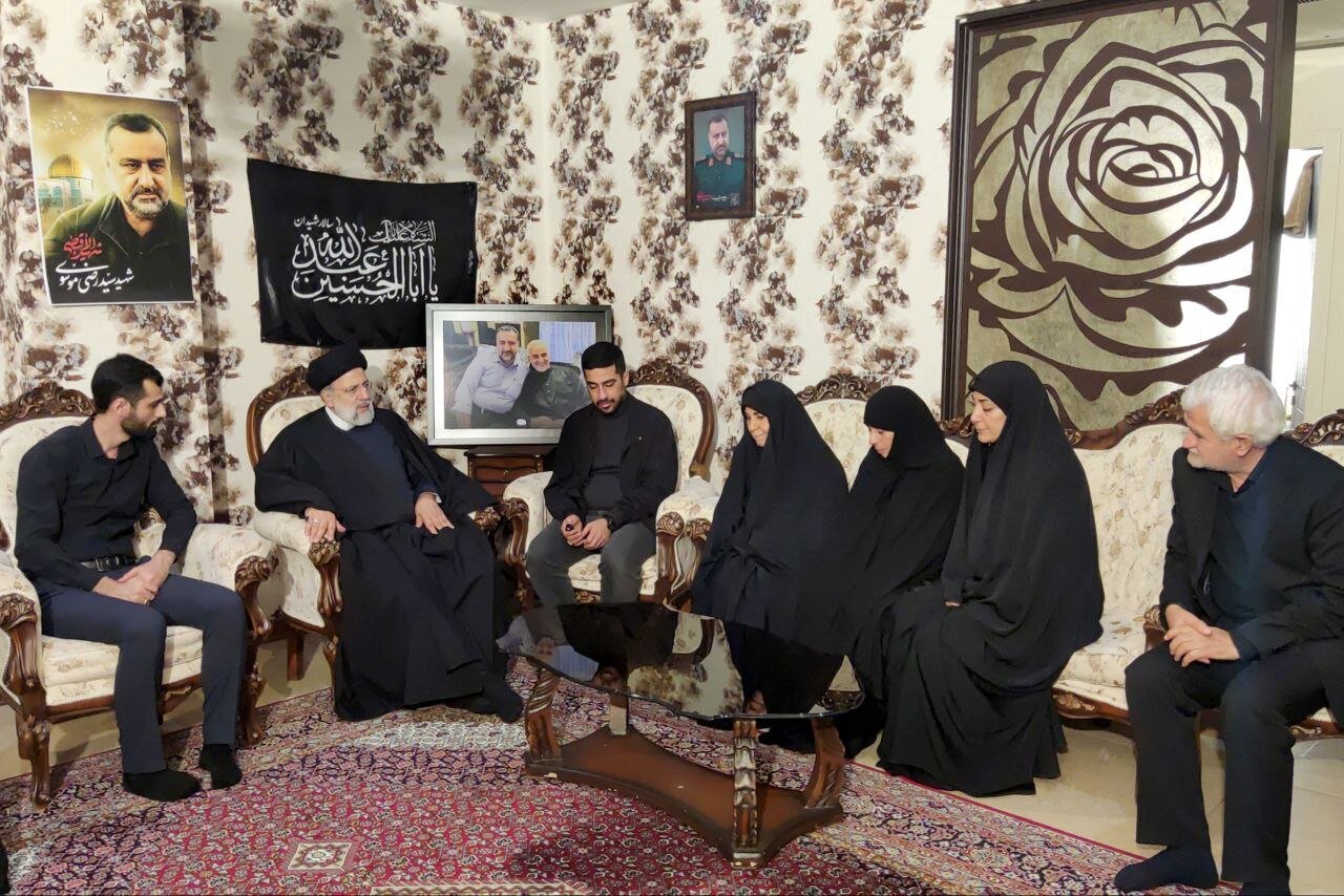رئیس‌جمهور در دیدار با خانواده شهید سید رضی: جنایتکاران صهیونیست تاوان ترور آن شهید بزرگوار را می‌دهند