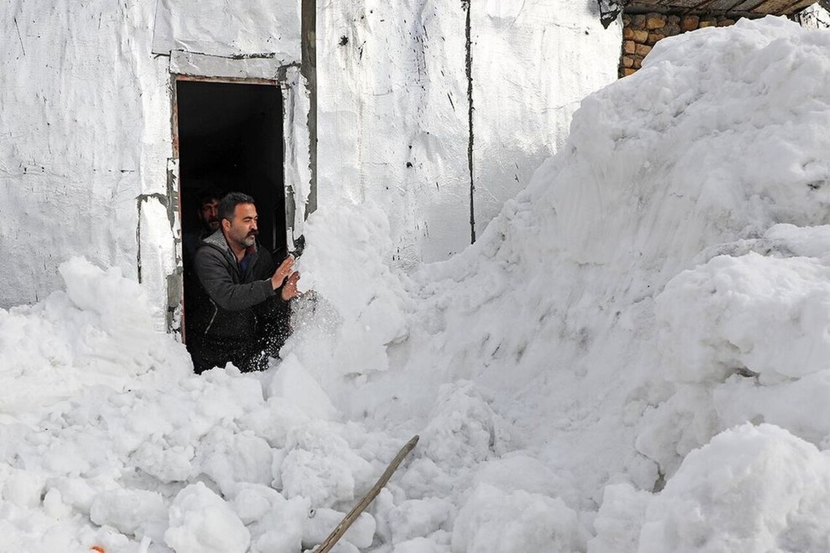 ویدئو| بارش برف در کوهرنگ (۱۱ دی ۱۴۰۲)