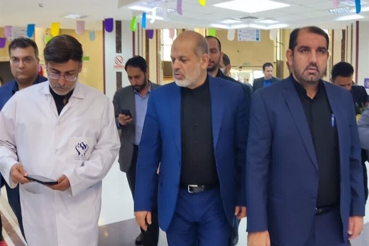 عیادت وزیر کشور از مجروحان انفجار تروریستی کرمان | وضعیت امنیتی در کرمان آرام است + تصویر (۱۴ دی ۱۴۰۲)