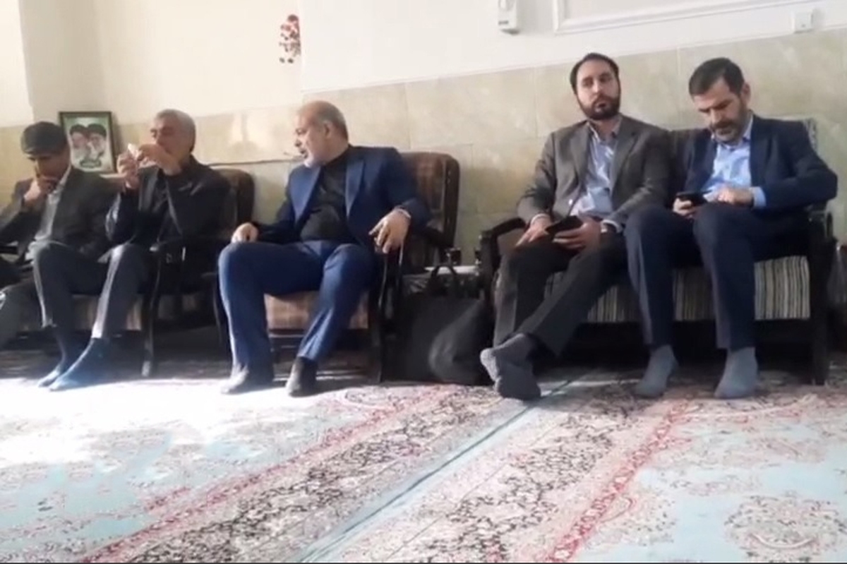 دیدار وزیر کشور با خانواده مداح شهید در حمله تروریستی کرمان + فیلم