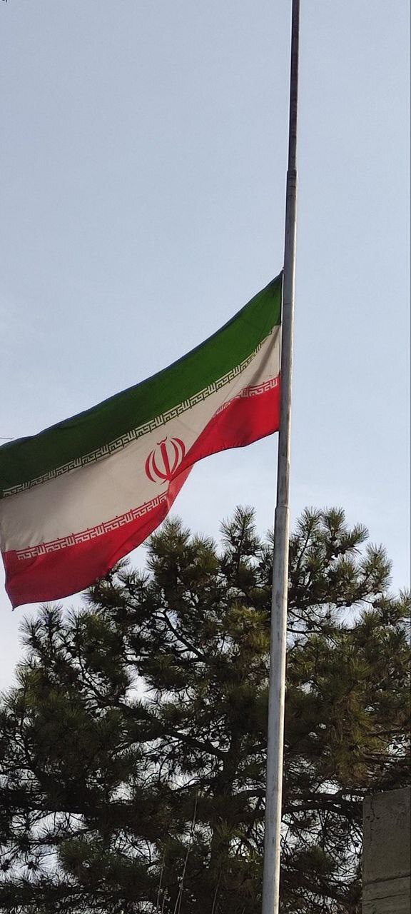 پرچم ایران در سفارت کابل نیمه برافراشته شد