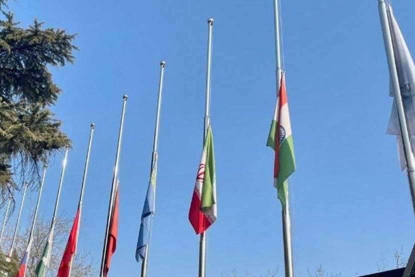 پرچم ایران در سفارت کابل نیمه برافراشته شد